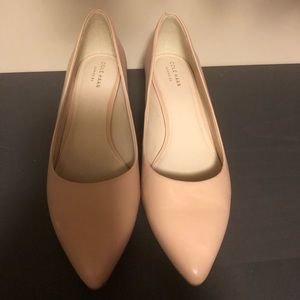 Cream colored kitten heal Cole haan pumps 9.5 b